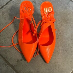 J Lo Neón Orange Tie Up Pumps